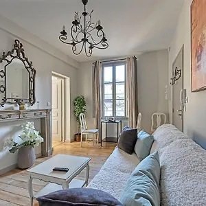  Apartment Au Coeur Des Papes, Dans Batisse De Charme & En Coeur De